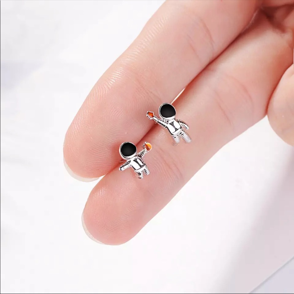 ASTRONAUT ASYMMETRIC EARRINGS